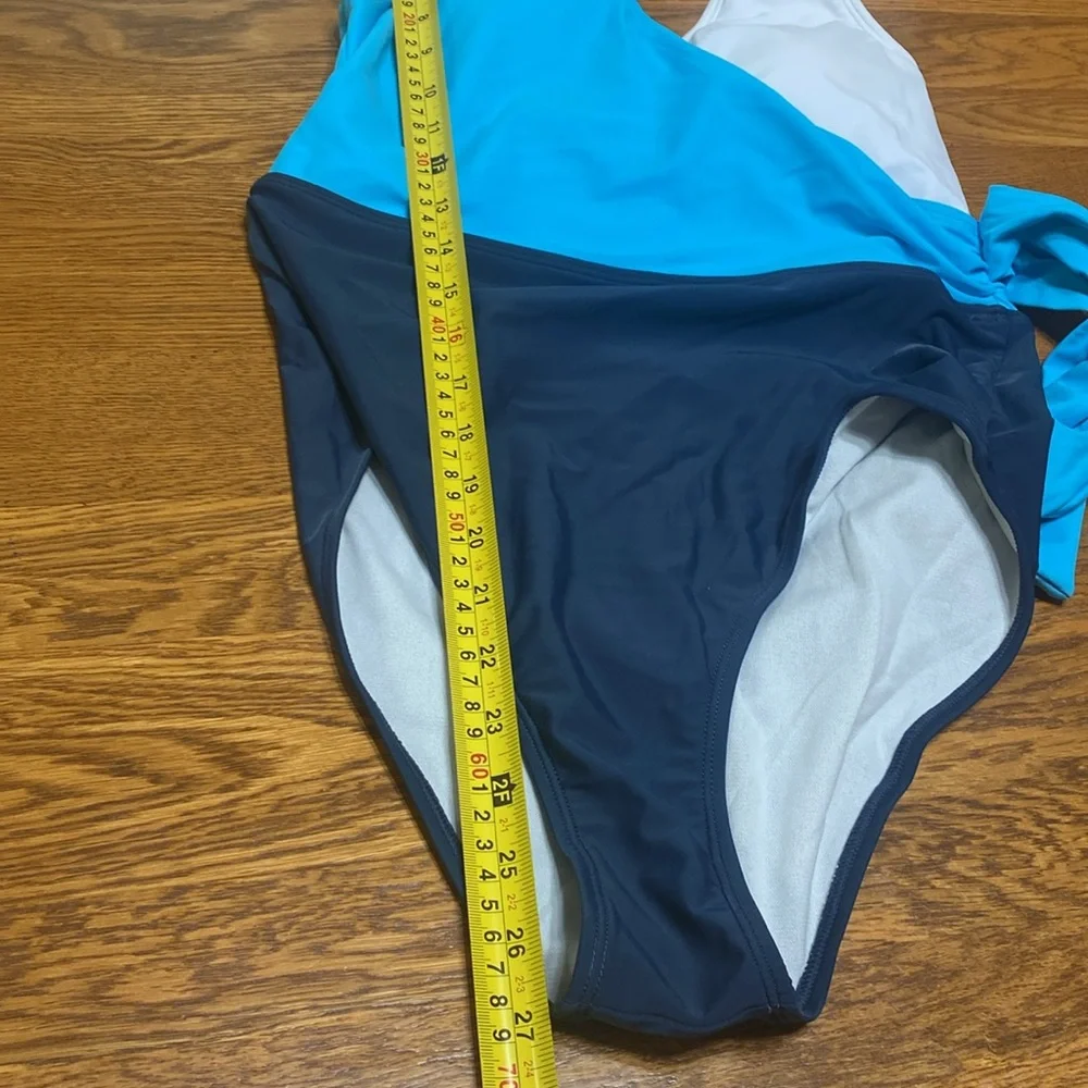Cupshe Blue & white Color Block v neck one piece Swimsuit size Large - Picture 8 of 9